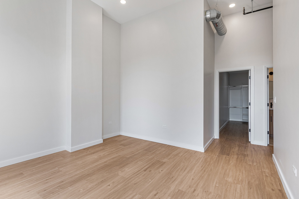 805 N Milwaukee Avenue - Photo 20
