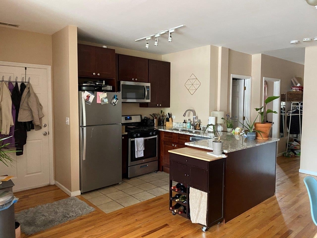 1902 W North Avenue - Photo 3