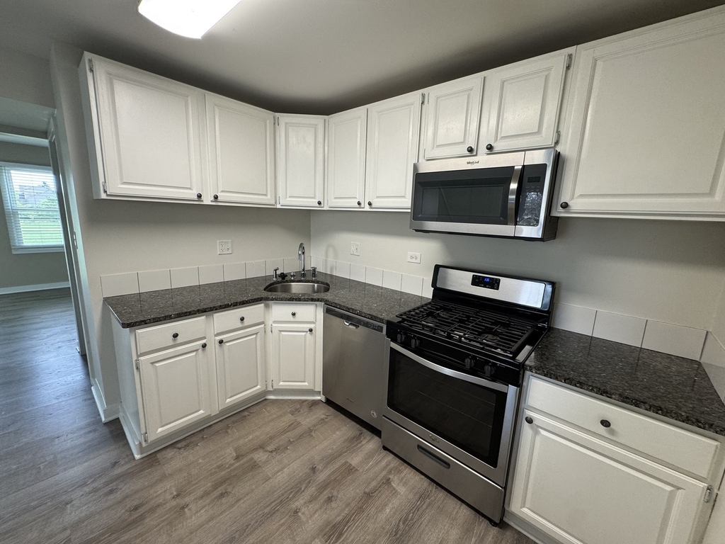 11411 Douglas Avenue - Photo 3