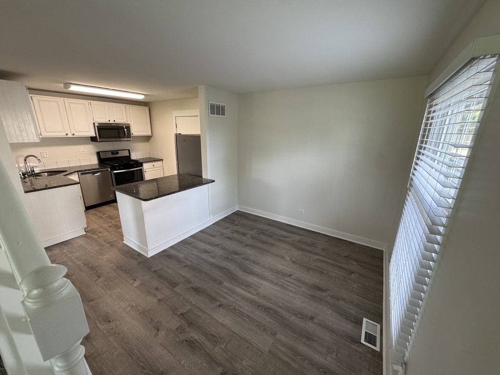 11411 Douglas Avenue - Photo 4