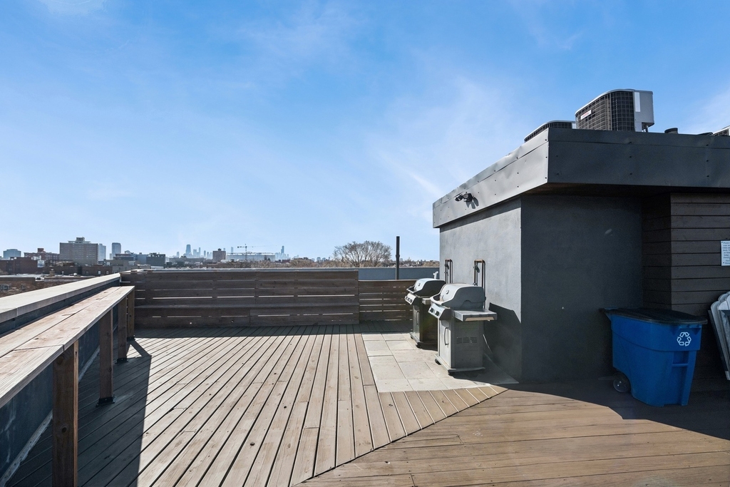 1045 W Cornelia Avenue - Photo 11