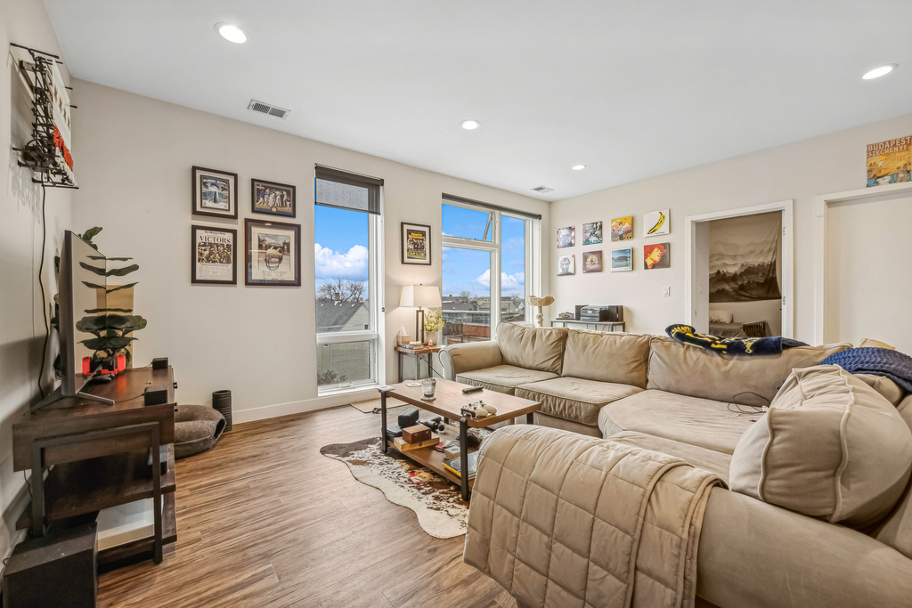 1045 W Cornelia Avenue - Photo 1