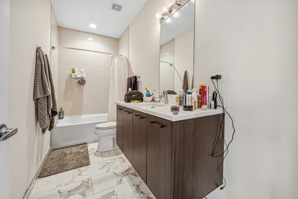 1045 W Cornelia Avenue - Photo 8