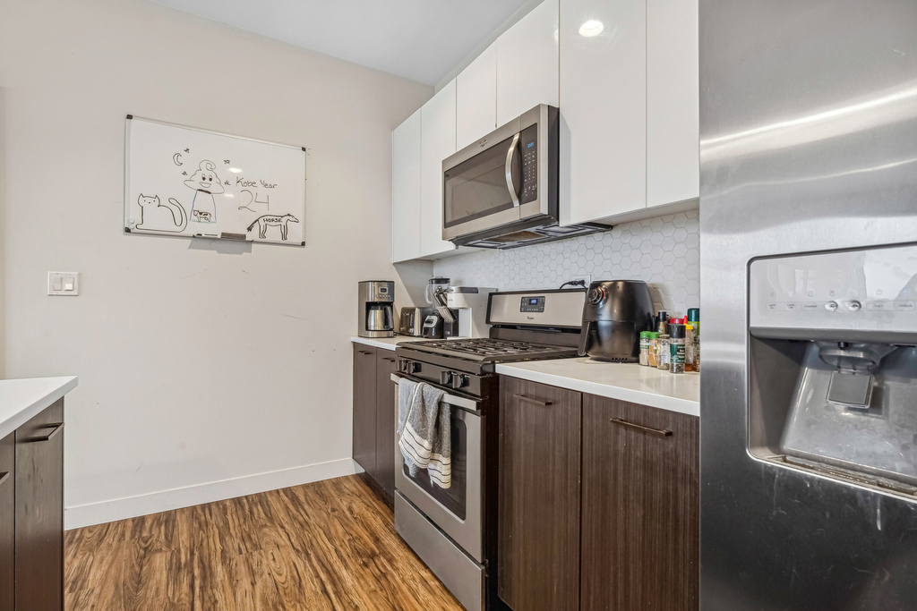 1045 W Cornelia Avenue - Photo 6