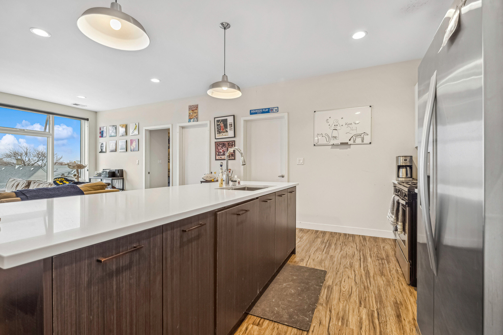 1045 W Cornelia Avenue - Photo 5