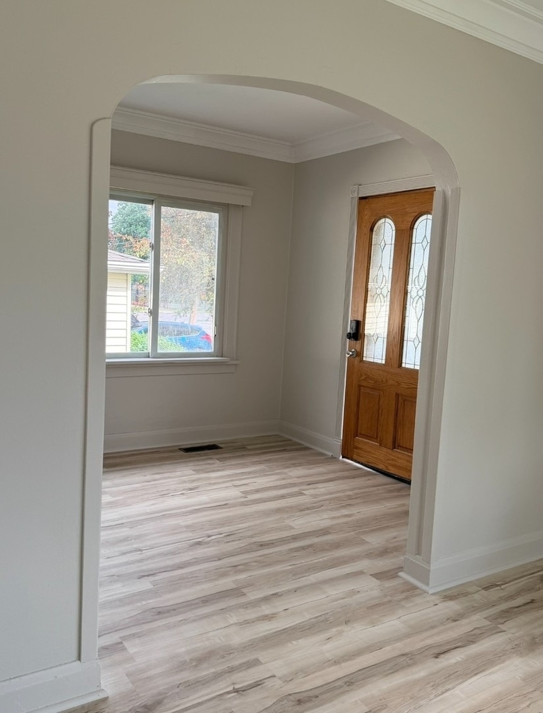 618 E 12th Street - Photo 1