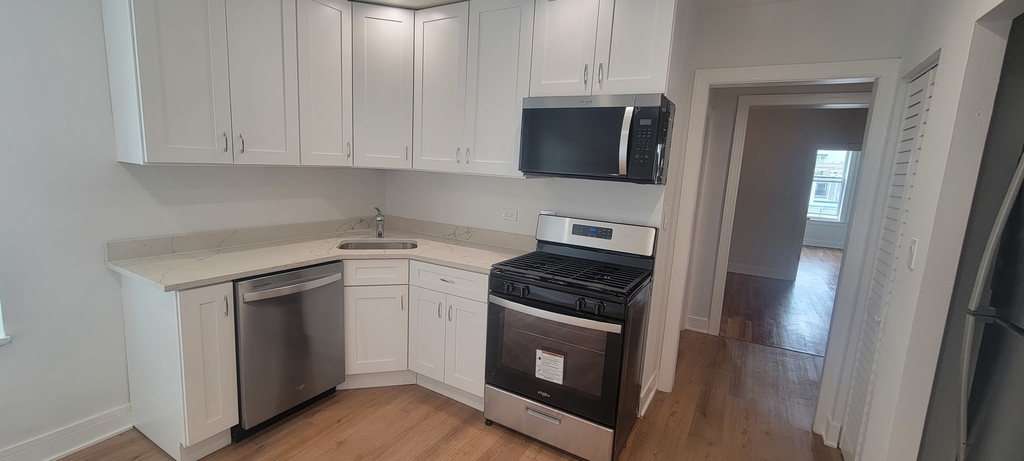 3207 N Wilton Avenue - Photo 6