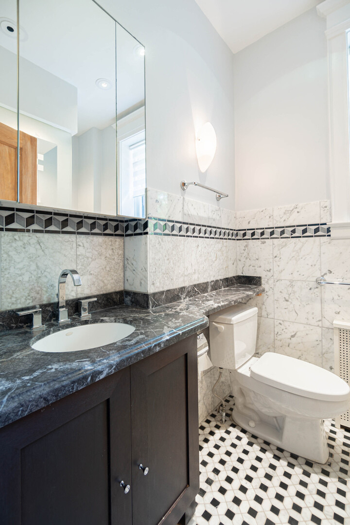 1210 N Astor Street - Photo 14