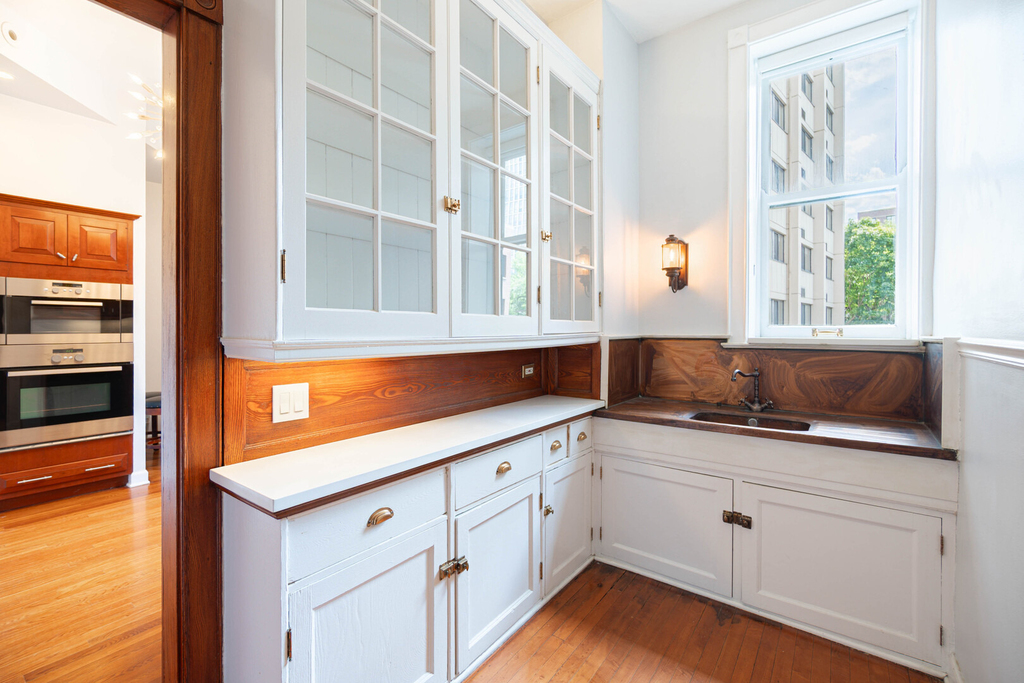 1210 N Astor Street - Photo 9