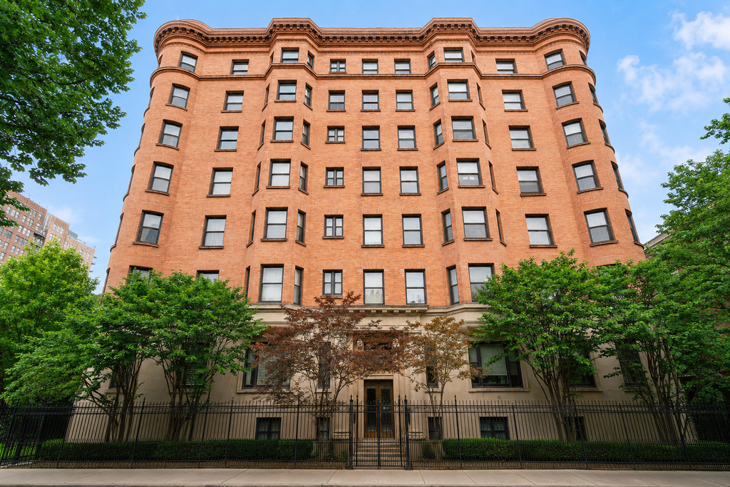 1210 N Astor Street - Photo 0