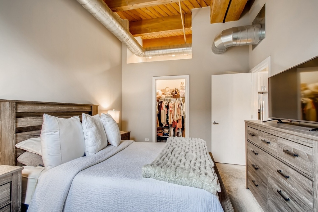 1040 W Adams Street - Photo 6