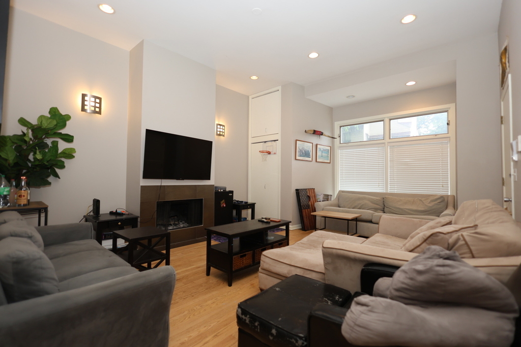 1026 W Roscoe Street - Photo 4