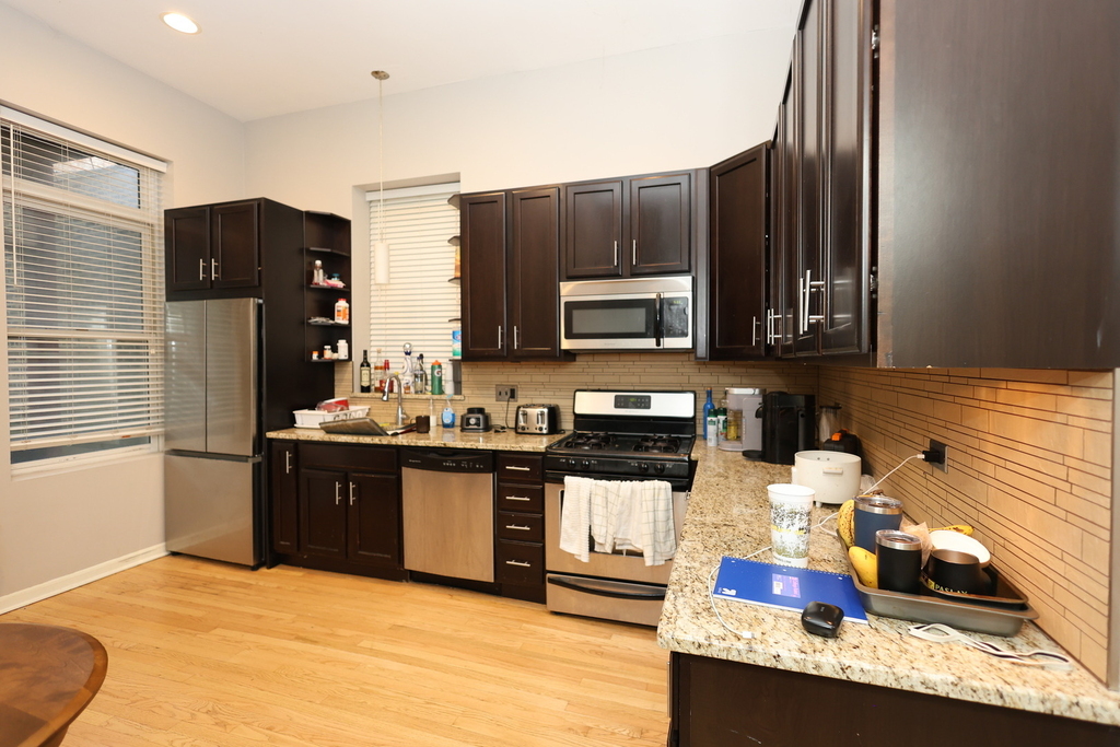 1026 W Roscoe Street - Photo 17