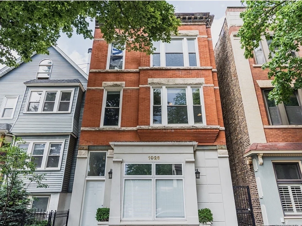 1026 W Roscoe Street - Photo 0