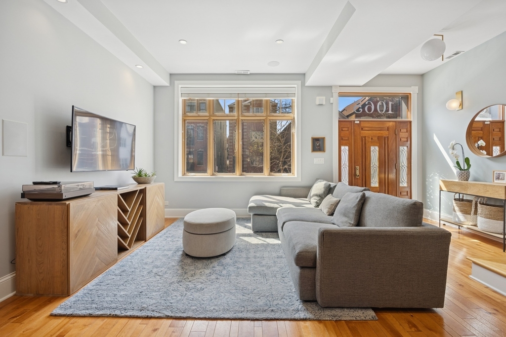 1065 N Marshfield Avenue - Photo 22