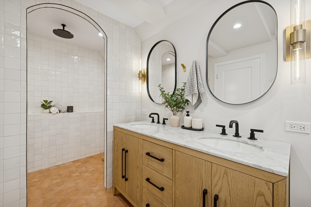 1065 N Marshfield Avenue - Photo 4