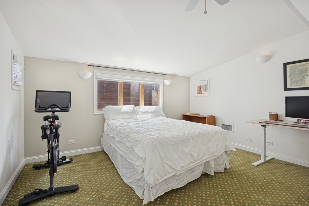 1065 N Marshfield Avenue - Photo 13