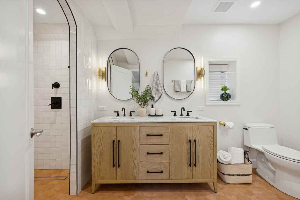 1065 N Marshfield Avenue - Photo 3