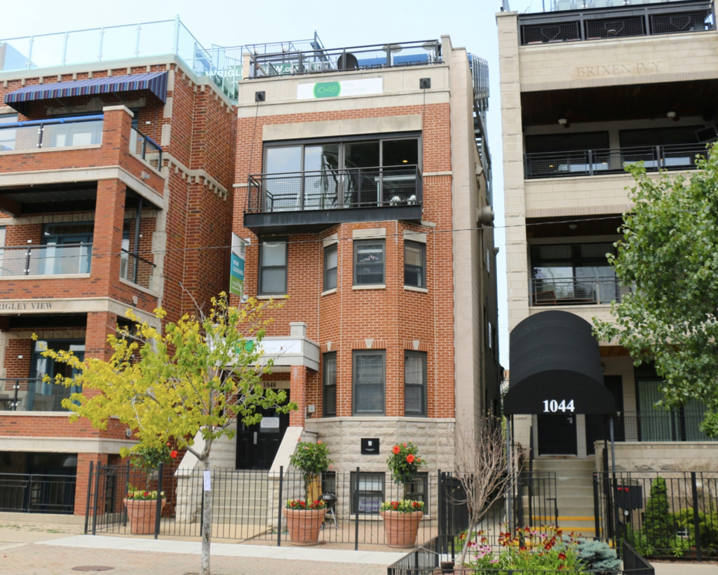 1048 W Waveland Avenue - Photo 0