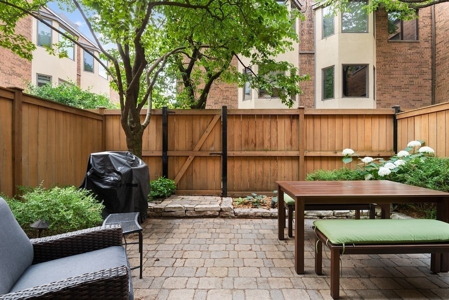 753 W Dickens Avenue - Photo 23