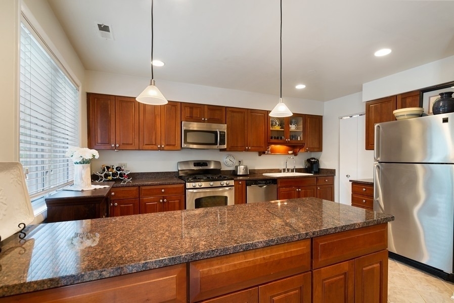 753 W Dickens Avenue - Photo 6