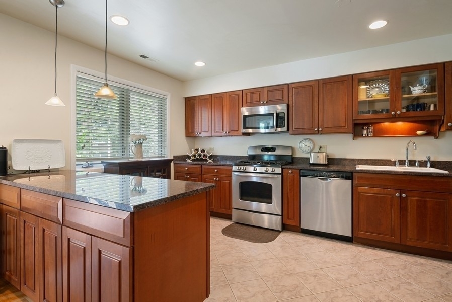 753 W Dickens Avenue - Photo 5