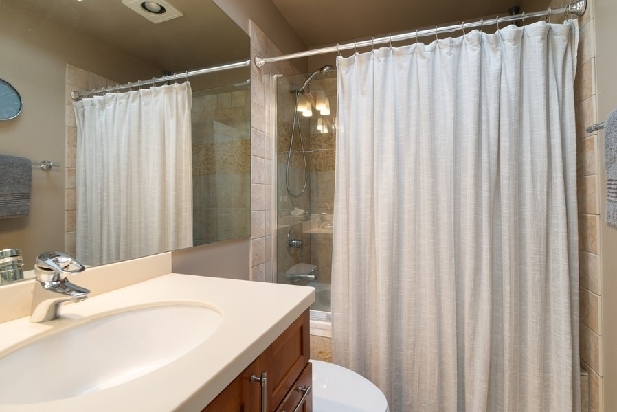 753 W Dickens Avenue - Photo 18