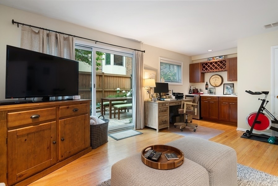 753 W Dickens Avenue - Photo 21