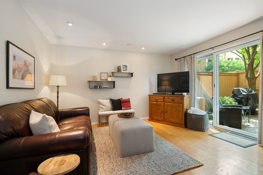 753 W Dickens Avenue - Photo 19