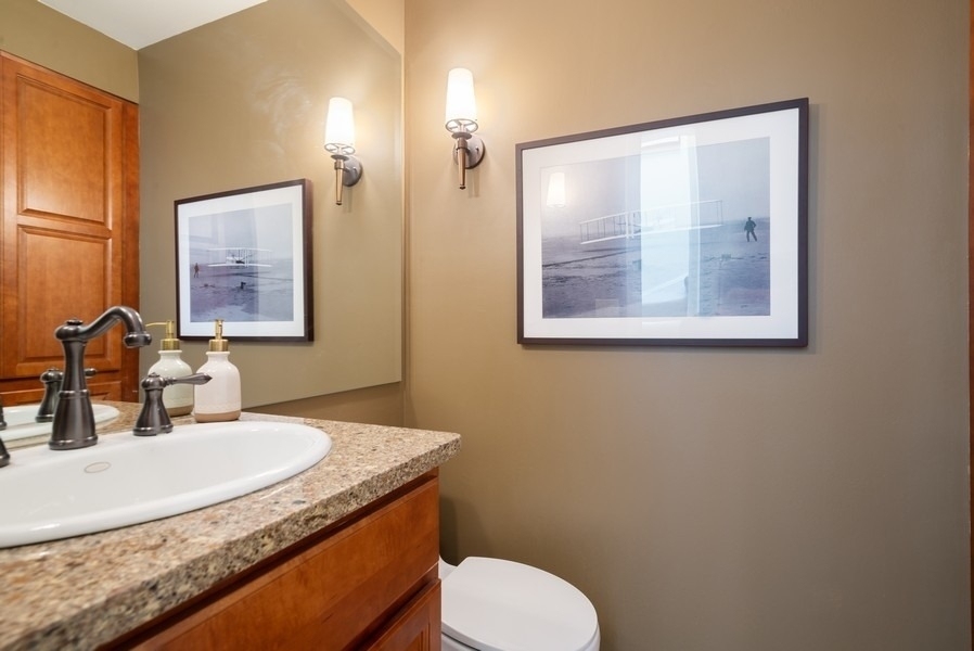 753 W Dickens Avenue - Photo 10