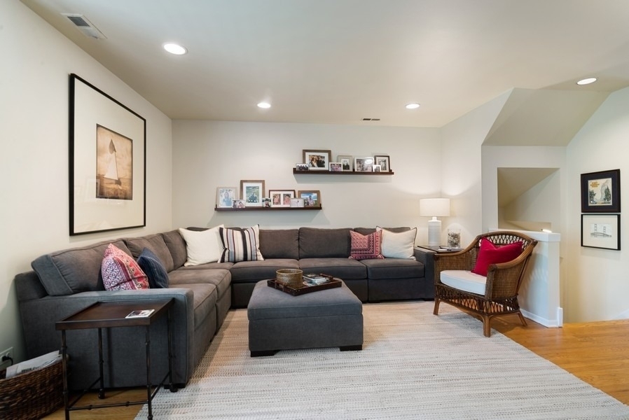 753 W Dickens Avenue - Photo 3