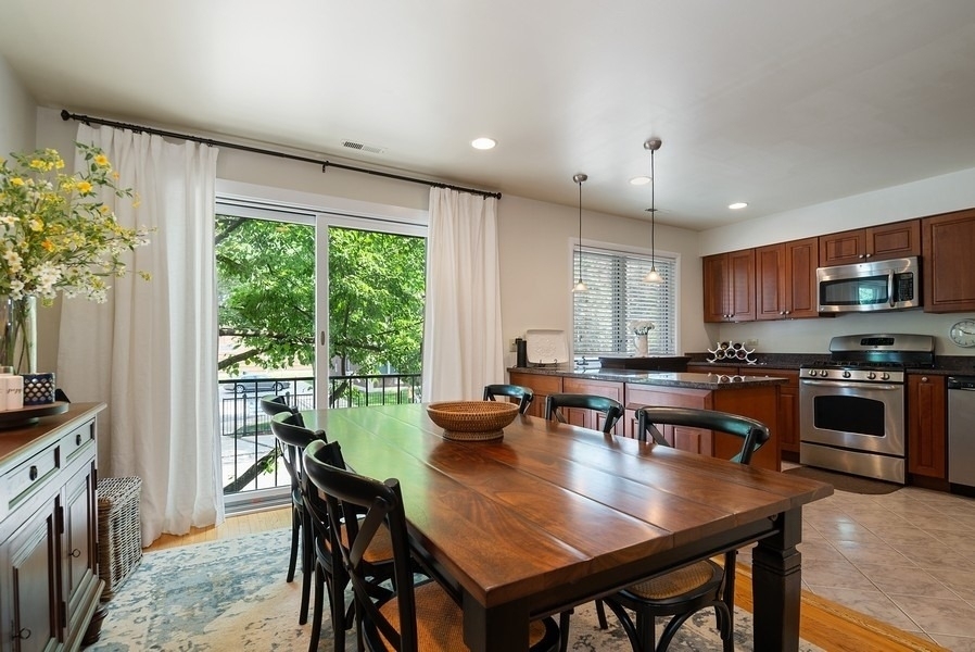 753 W Dickens Avenue - Photo 7