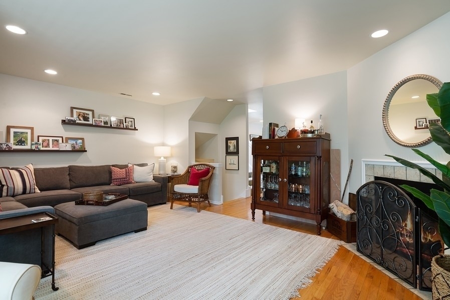 753 W Dickens Avenue - Photo 4