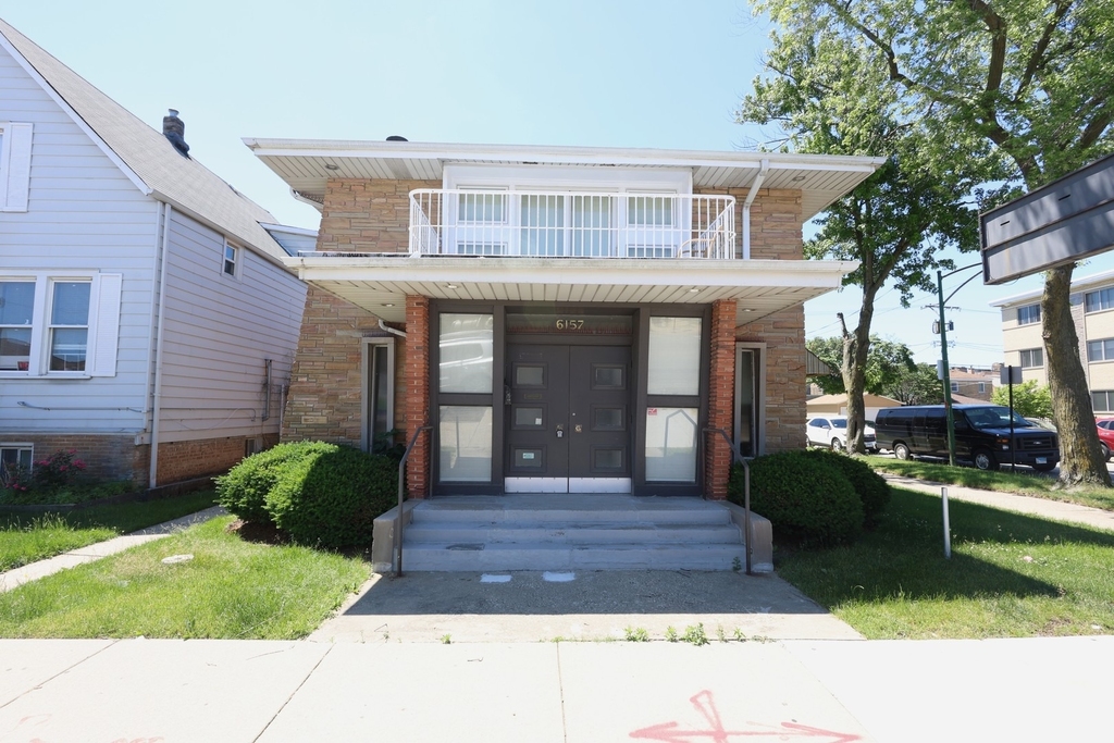 6157 W Belmont Avenue - Photo 0