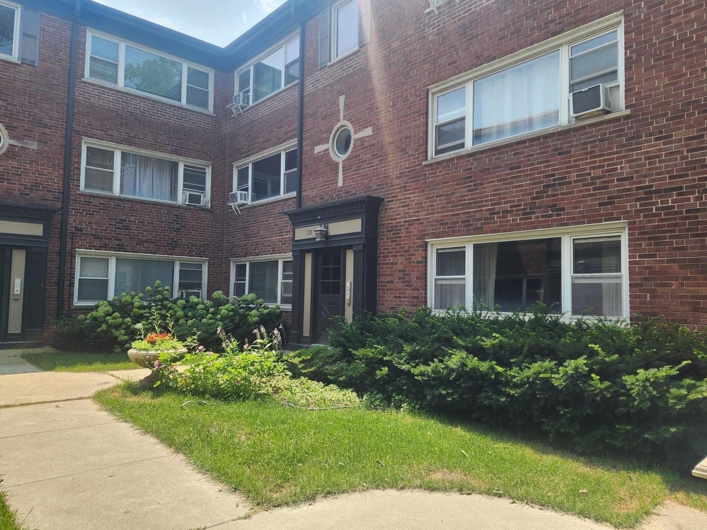 1318 Central Street - Photo 2