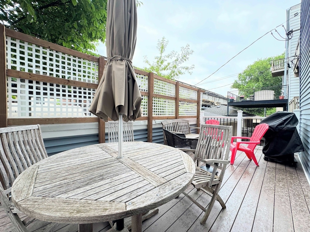 1040 W Roscoe Street - Photo 15