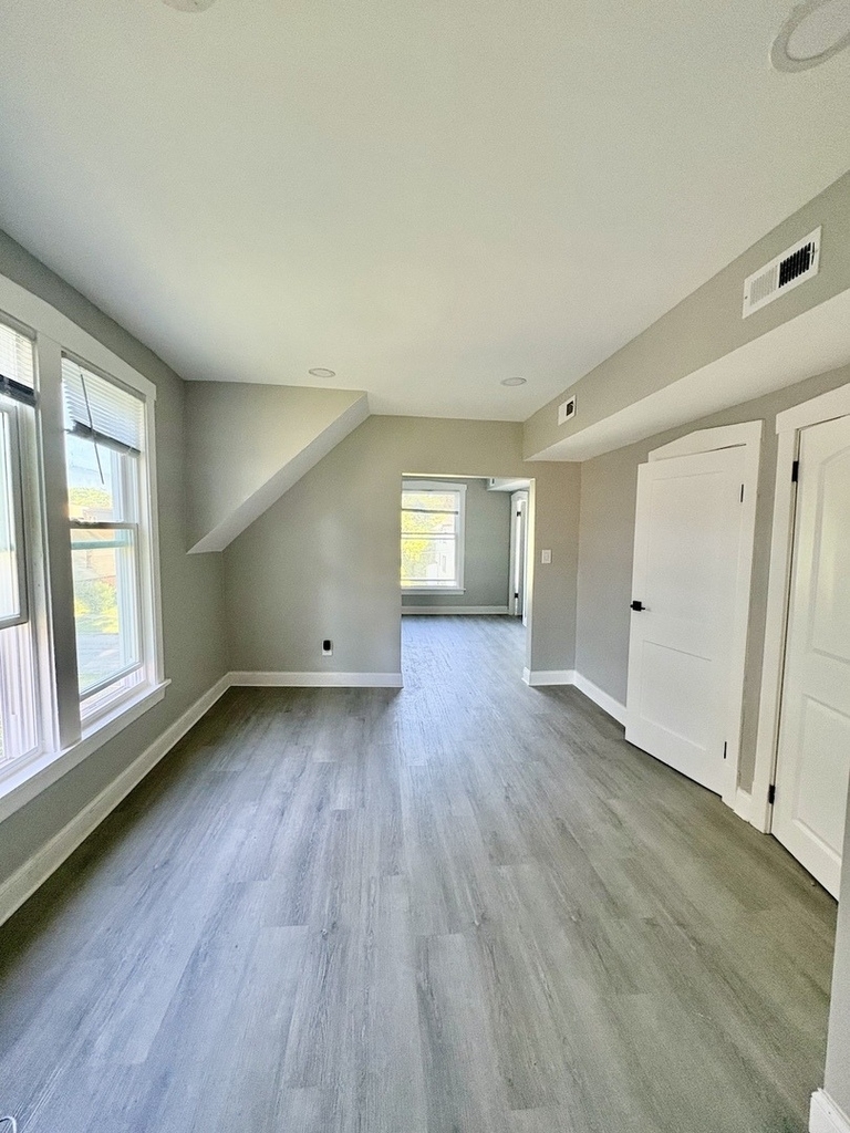 11733 S Stewart Avenue - Photo 1