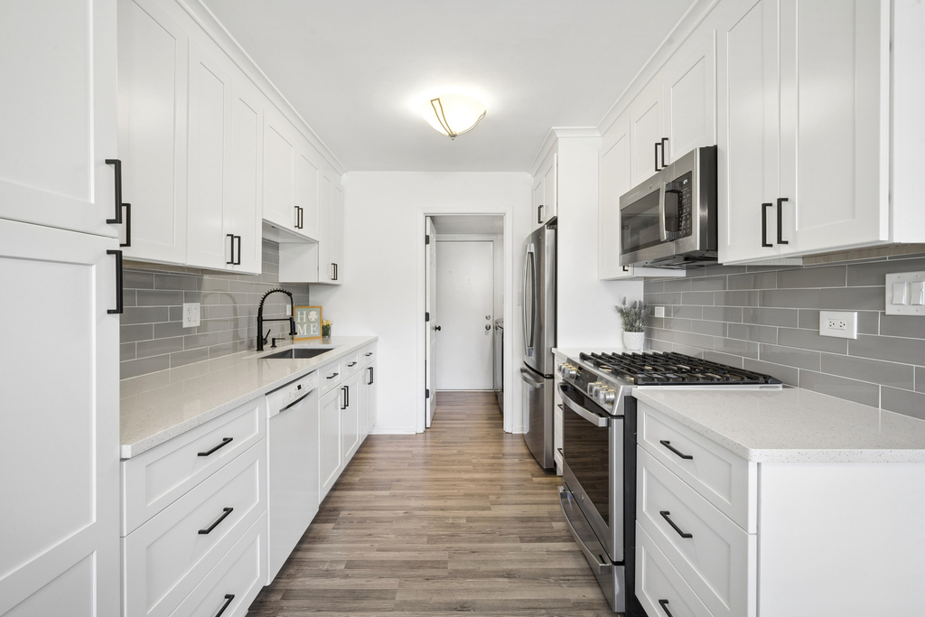 1321 Barclay Lane - Photo 2