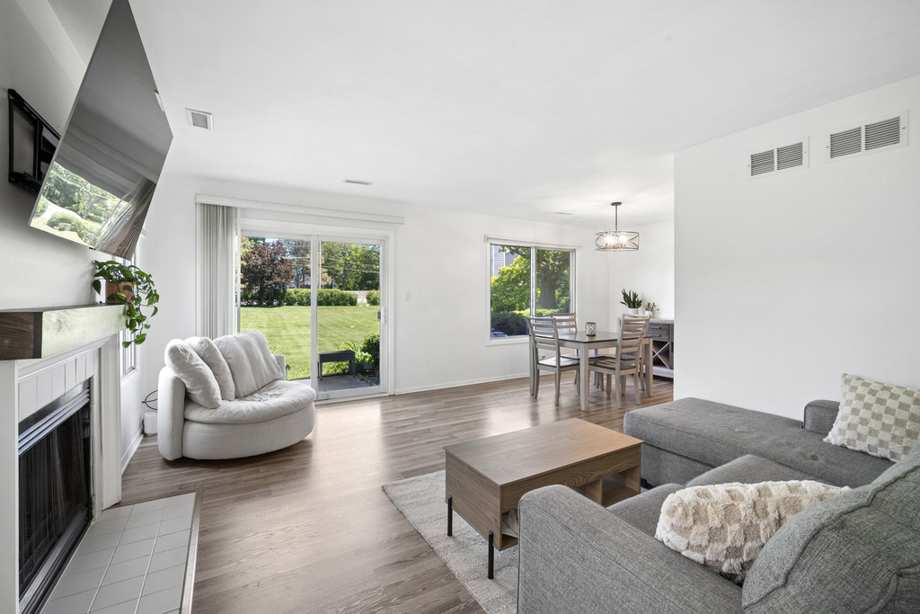1321 Barclay Lane - Photo 1