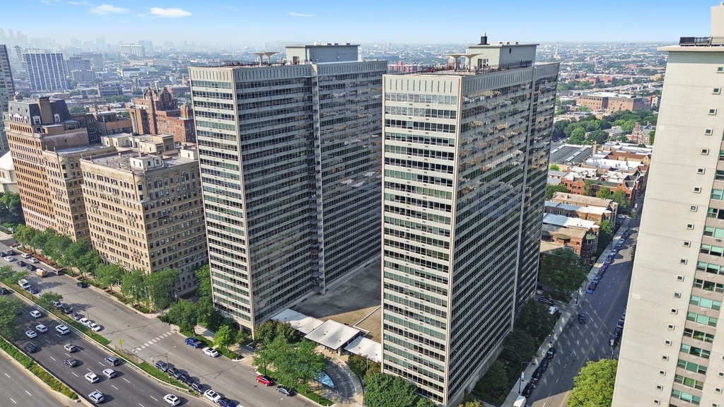 3550 N Lake Shore Drive - Photo 2