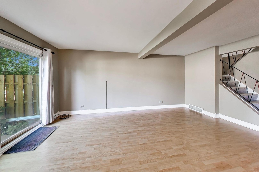 533 Thomas Road - Photo 2