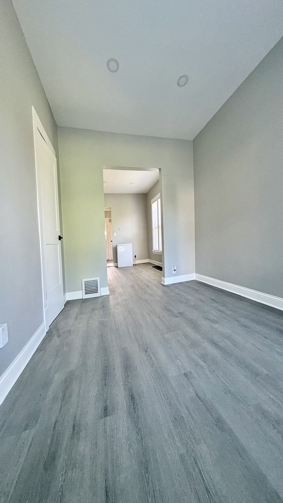 11733 S Stewart Avenue - Photo 3