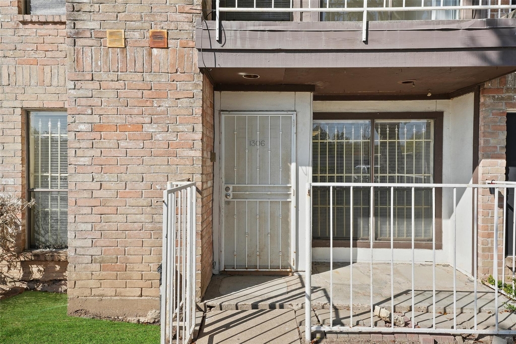 6633 W Airport Boulevard - Photo 4