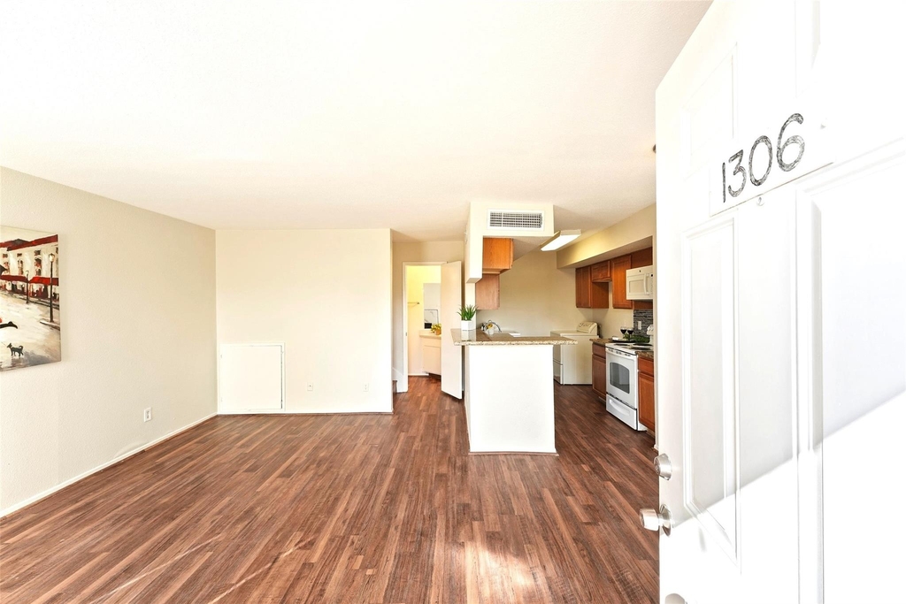 6633 W Airport Boulevard - Photo 6