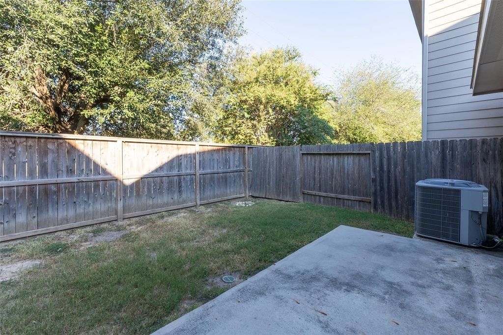 11413 Hackmatack Way - Photo 32