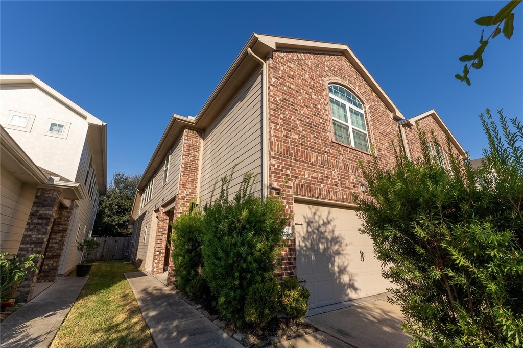 11413 Hackmatack Way - Photo 1