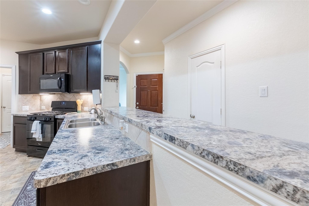 11413 Hackmatack Way - Photo 7