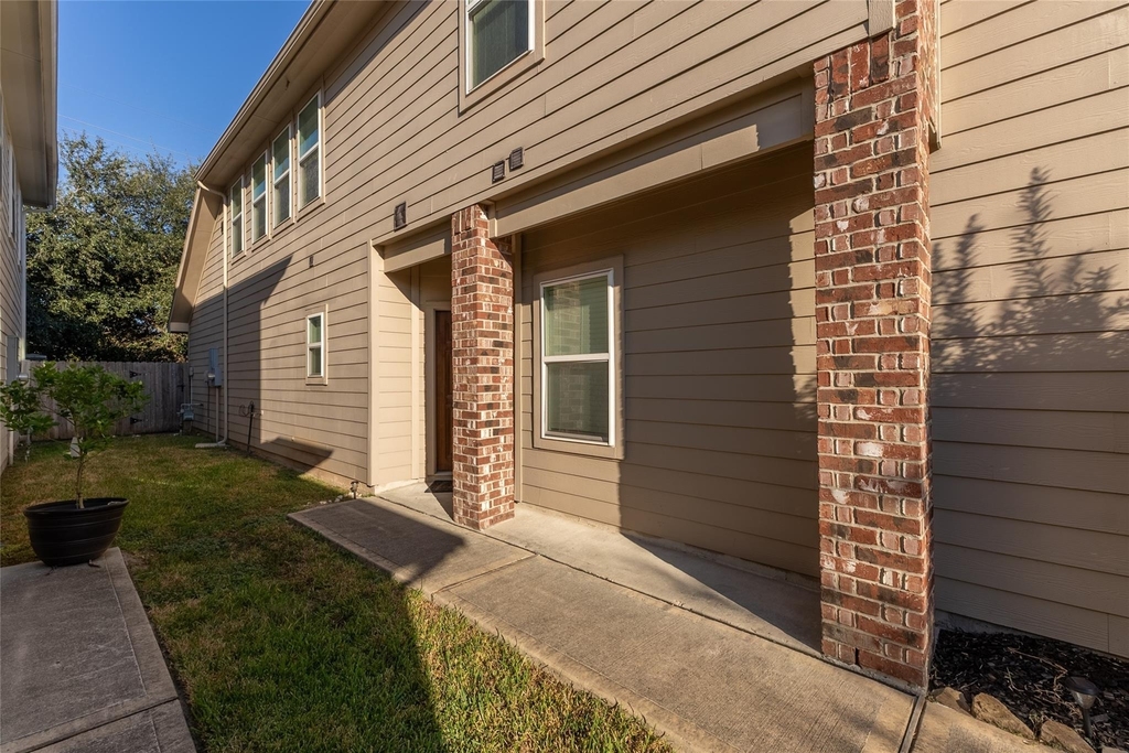 11413 Hackmatack Way - Photo 2