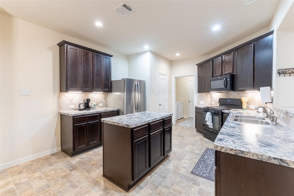 11413 Hackmatack Way - Photo 16