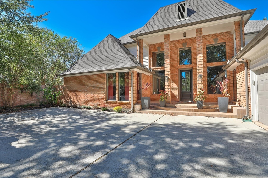 1818 Brookchester Drive - Photo 2